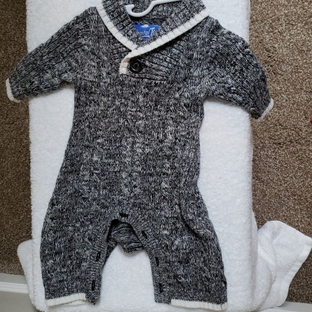 Black and white sweater outfit